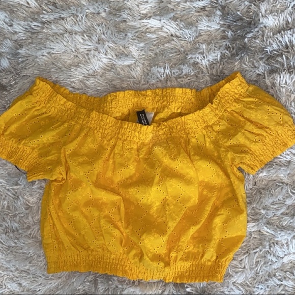 Yellow crop top in size small. - Picture 2 of 4